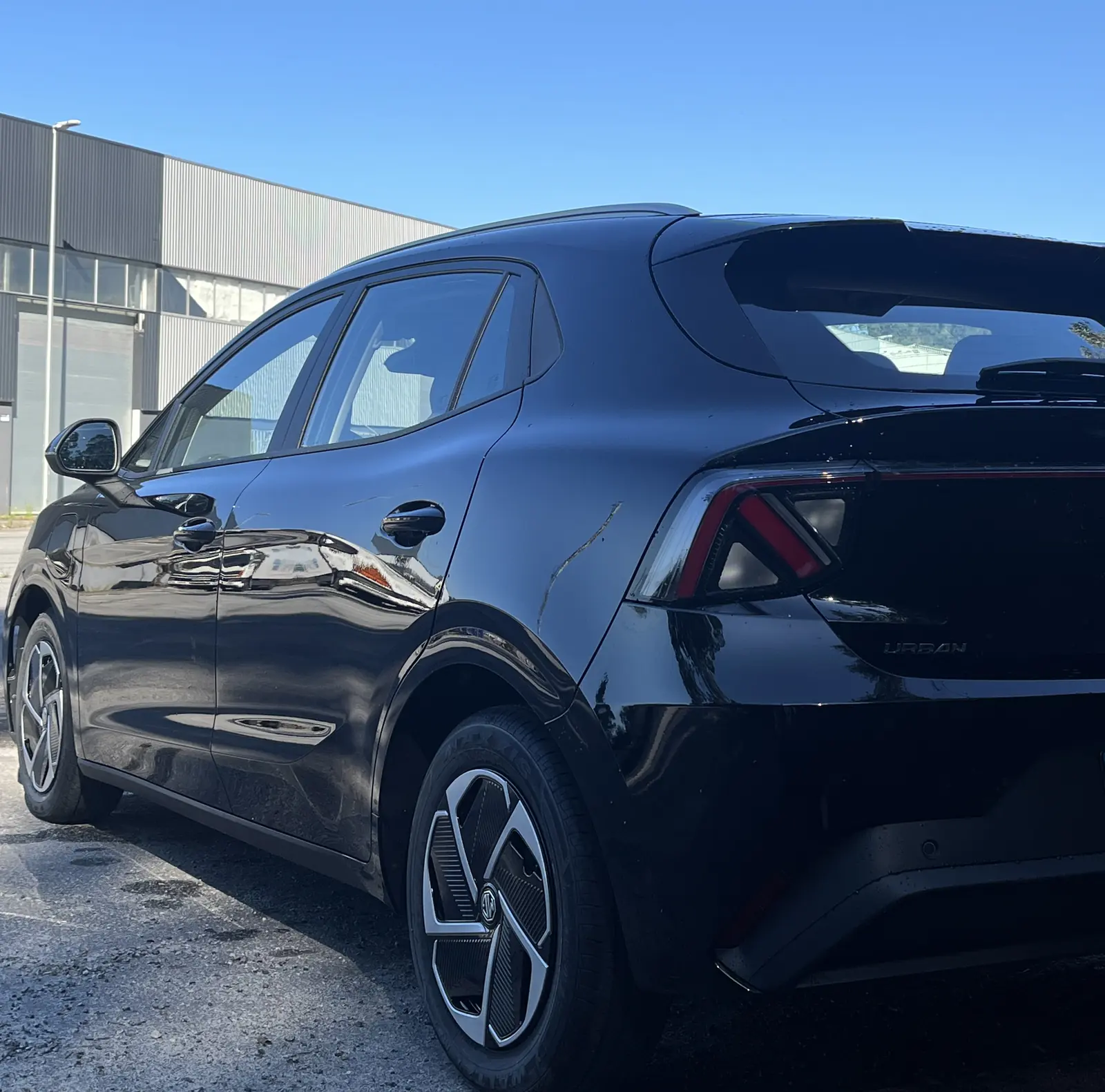 Alugar Carros Viatura elétrica MoveWise disponível para aluguer a motoristas TVDE em Esposende
